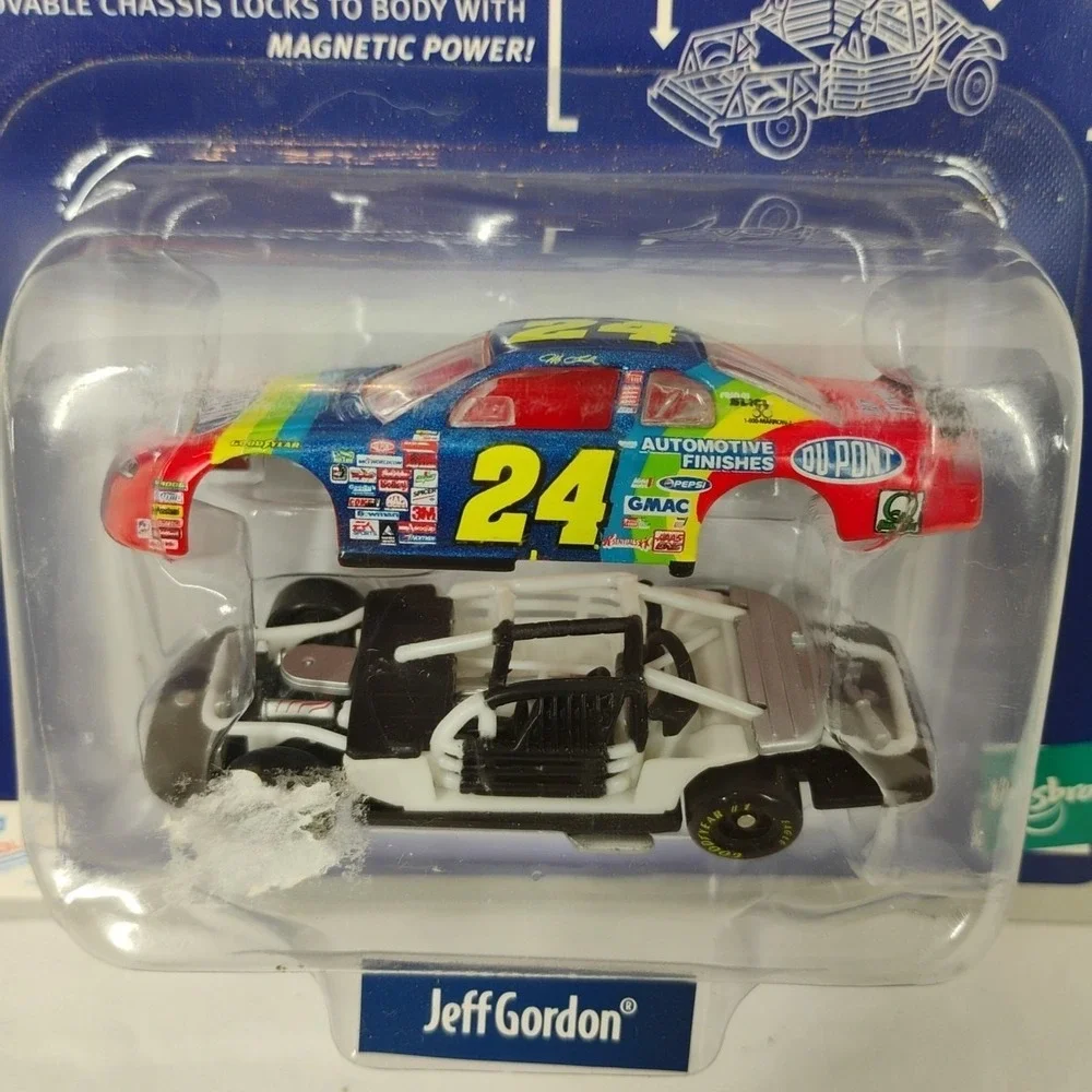 1998 Nascar‎ Winner's Circle Tech Series 1:64 Scale #24 Jeff Gordon Dupont Car